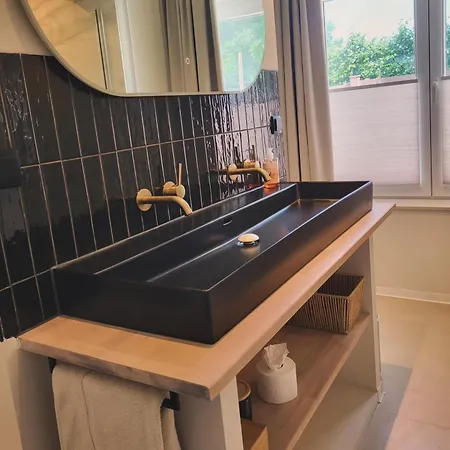 לינה וארוחת בוקר Ut Zuuje