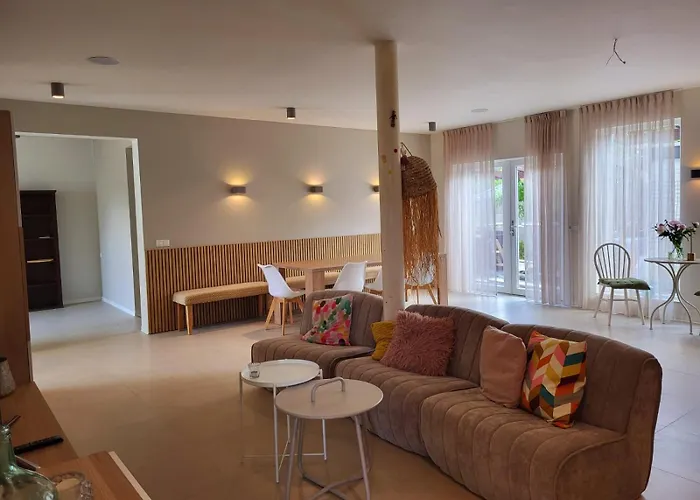 Ut Zuuje Bed & Breakfast 3*